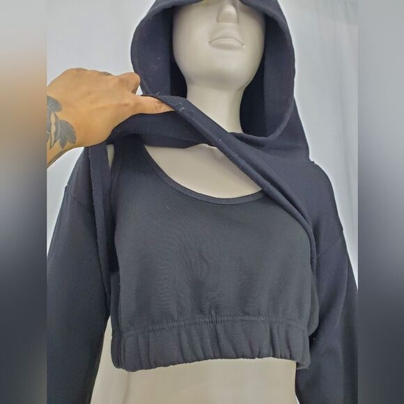 3 Piece Black Refuge Set - Crop Hoodie, Sports Bra, and Pants - Picture 2 of 13